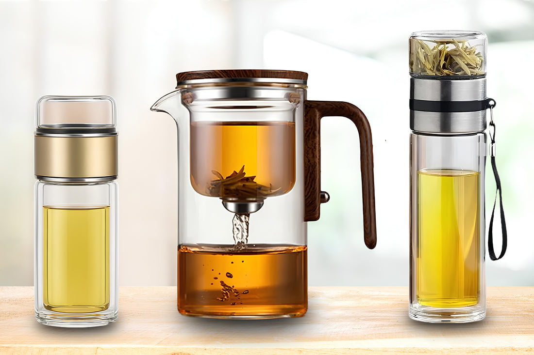L'Infus'Tout, la théière Nova, et l'Infuseur 2.0 sur un comptoir en bois.